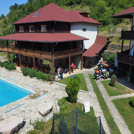 בראנה Hotel & Camping Etno Selo Vrelo מראה חיצוני תמונה