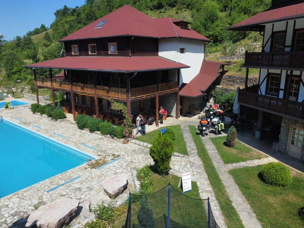 בראנה Hotel & Camping Etno Selo Vrelo מראה חיצוני תמונה