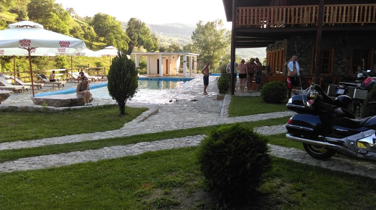 בית הארחה בראנה 	Etno Selo Vrelo & Camping מראה חיצוני תמונה