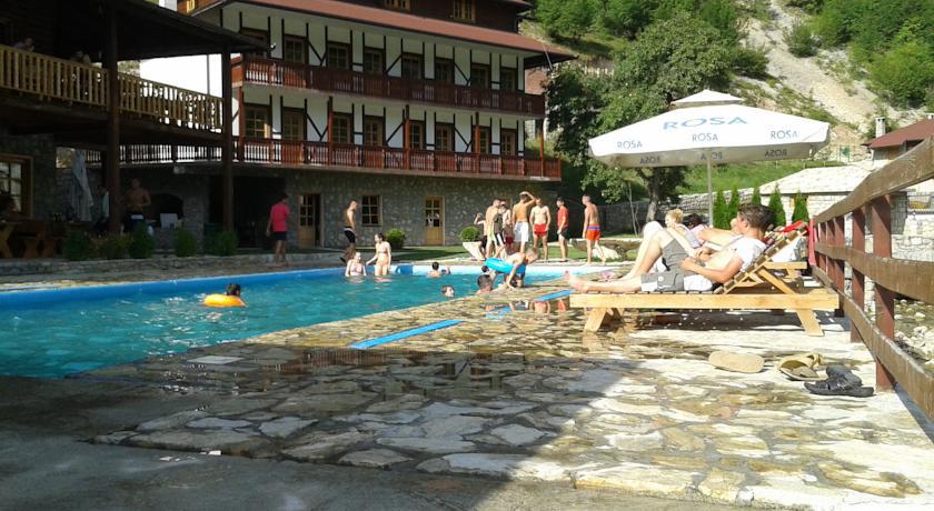 בראנה Hotel & Camping Etno Selo Vrelo מראה חיצוני תמונה